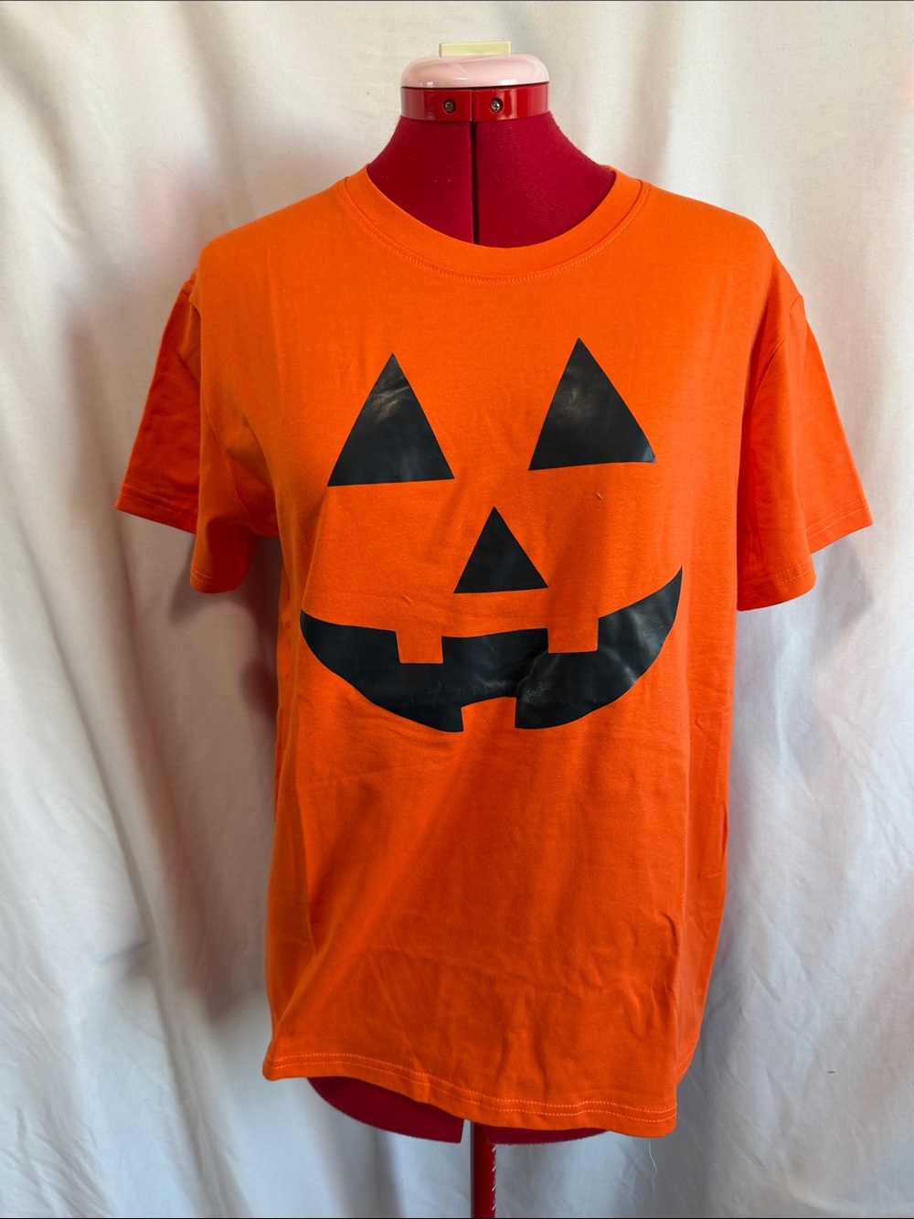Womenโs Orange Pumpkin Face Short Sleeve Tee